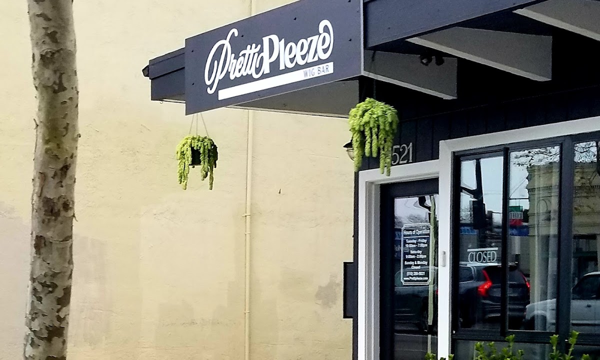 Pretti Pleeze Wig Bar